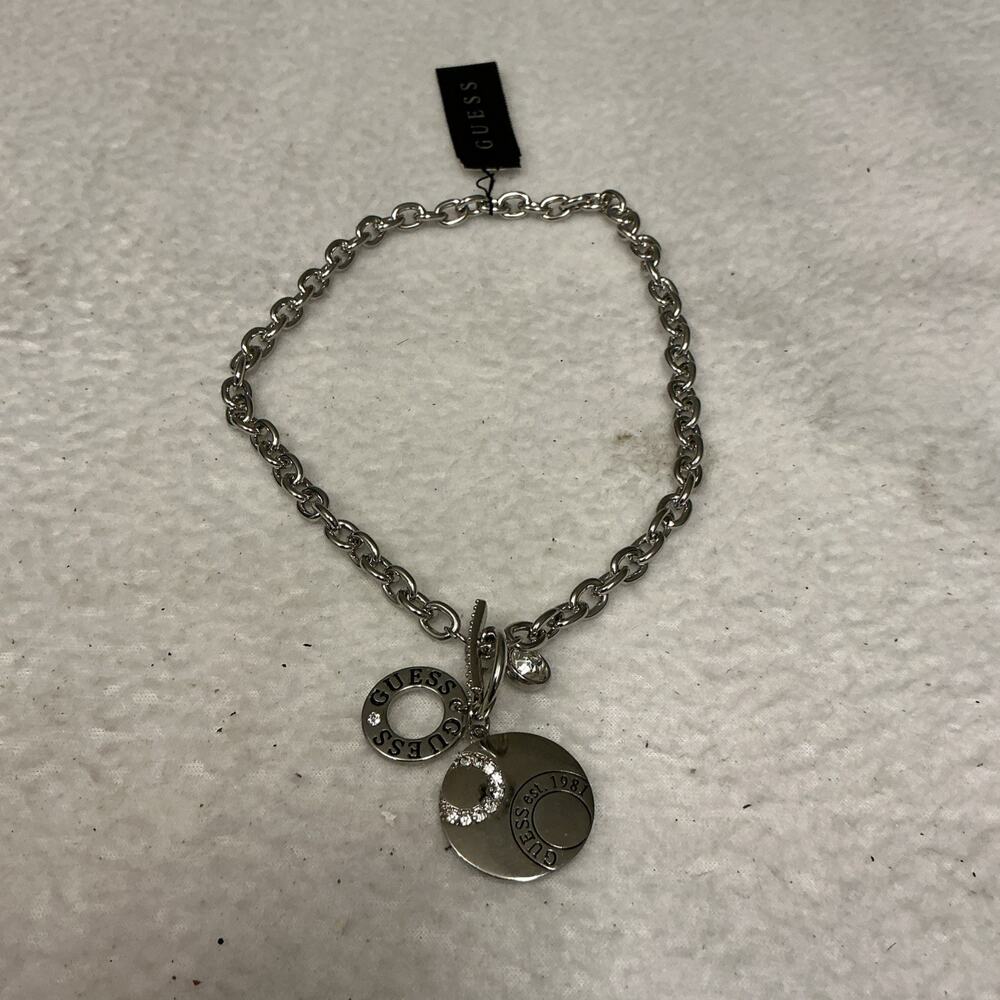 GUESS CHUNKY SILVERTONE CRYSTAL/RHINESTONE NECKLACE W/TOGGLE CLOSURE NWT 3632